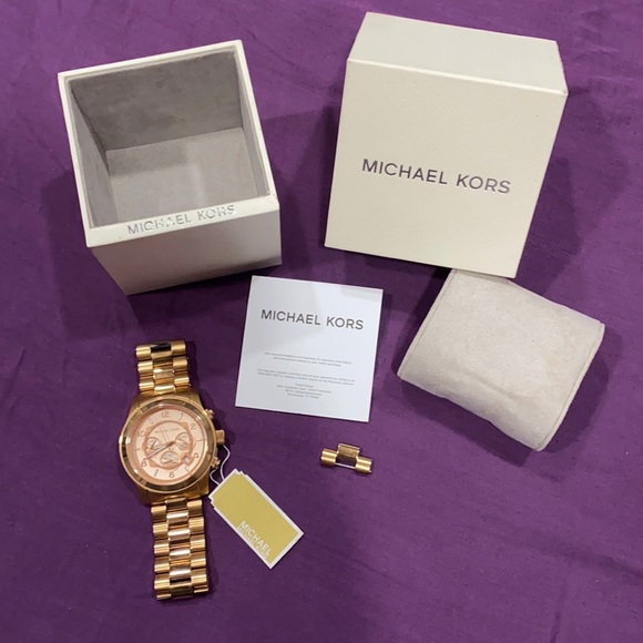 Watch 🕰 - Picture 1 of 8